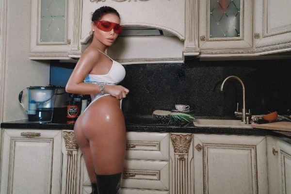 Anal escort Doha girl: Malerie for butt sex, price from QAR 1700