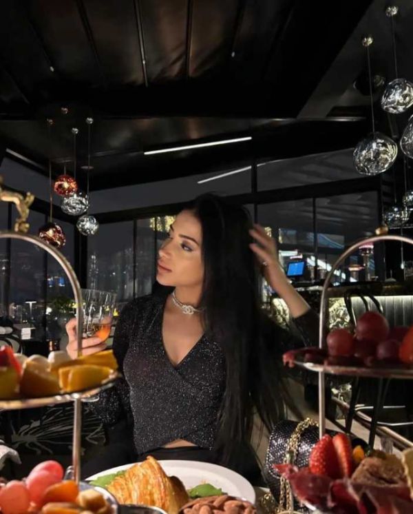 Top class woman will meet a generous man for QAR 1000