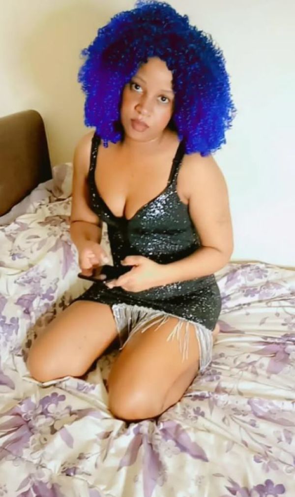 Lesbian call girl Bella is waiting for ladies