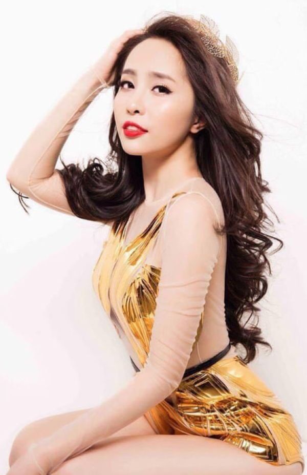 One of the cheapest Doha escorts. Rates start from QAR 1000/hr