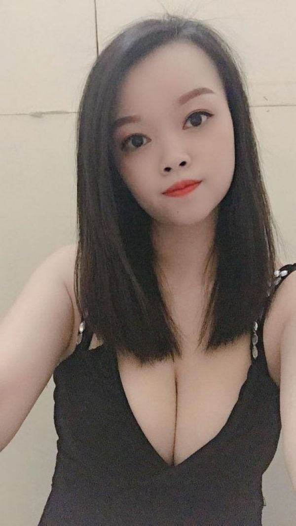 Asian prostitute on Sexdoha.club with sexy photos