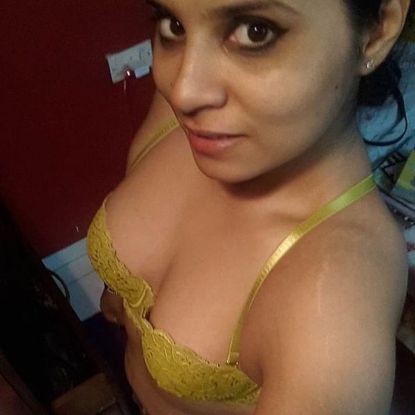 Book a hot Hot indian girl, 0 cm on the best escort website